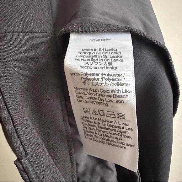 012/ madewell nl918 p10 Petite Pleated Tapered-Leg Pants in Easygoing Crepe - Picture 5 of 8